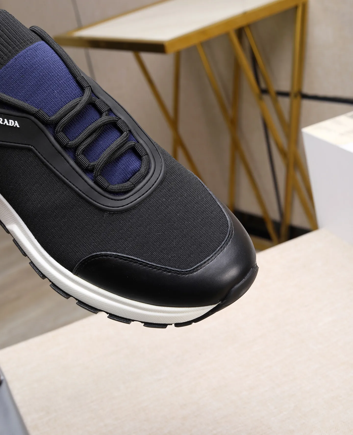 Men's clothing and shoes 💰500 👑👑The latest model of high-quality PRADA men's shoes on the Hong Kong purchasing agency official website has been launched in 1:1 copy, synchronized with Hong Kong counters, and on the same catwalk; all made of breathable fly weave ➕Imported breathable fabrics with cowhide lining, 🍡🍡The original 1:1 non-slip and wear-resistant; comfortable on the feet, attractive style, fine workmanship, and simple and neat shoe trees, showing the courage and toughness of men, 👍 Code number 38 to 45